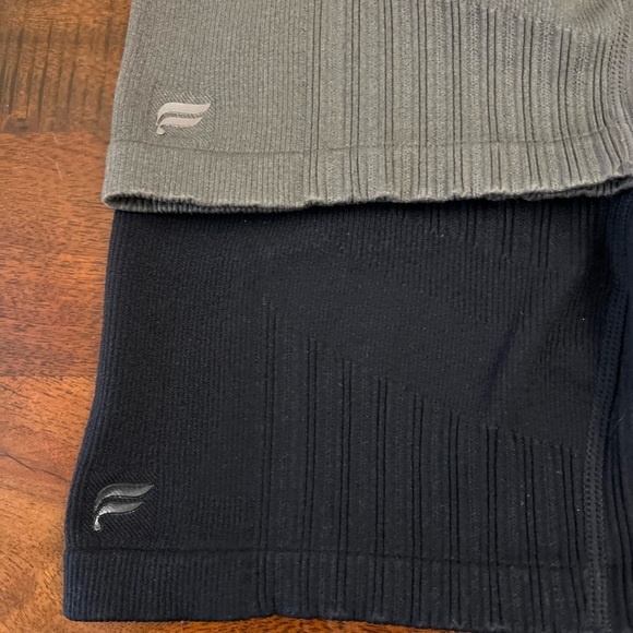 Fabletics Seamless Rib Shorts 6” | Black & Taupe Slate Gray | Size XL - Picture 3 of 6